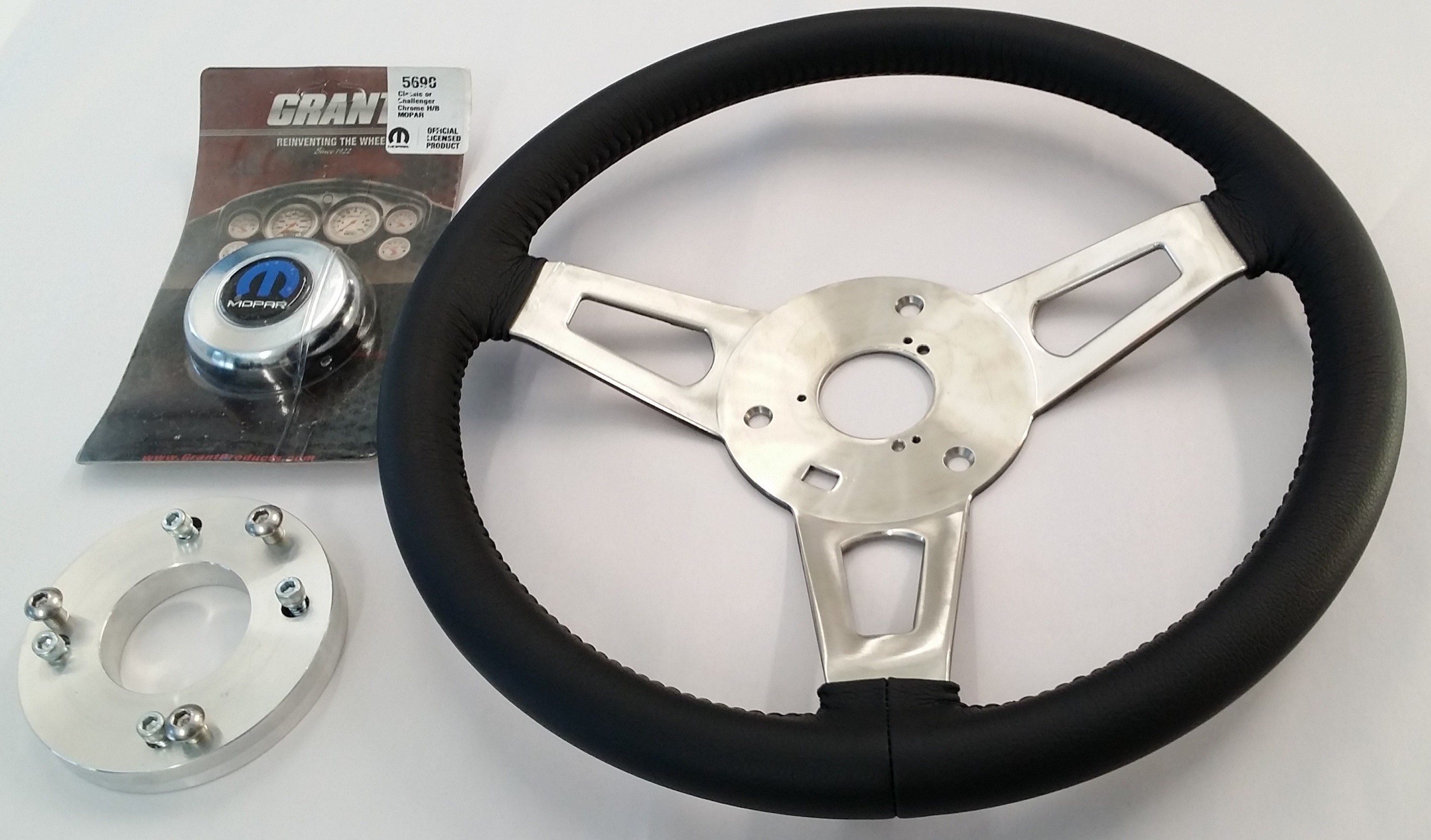 Complete Steering Wheel Kit, Leather Stitched : 3 Spoke Look-alike (Nostalgia series) : Chrome Mopar Centre  : suit VH/VJ/VK/CL/CM